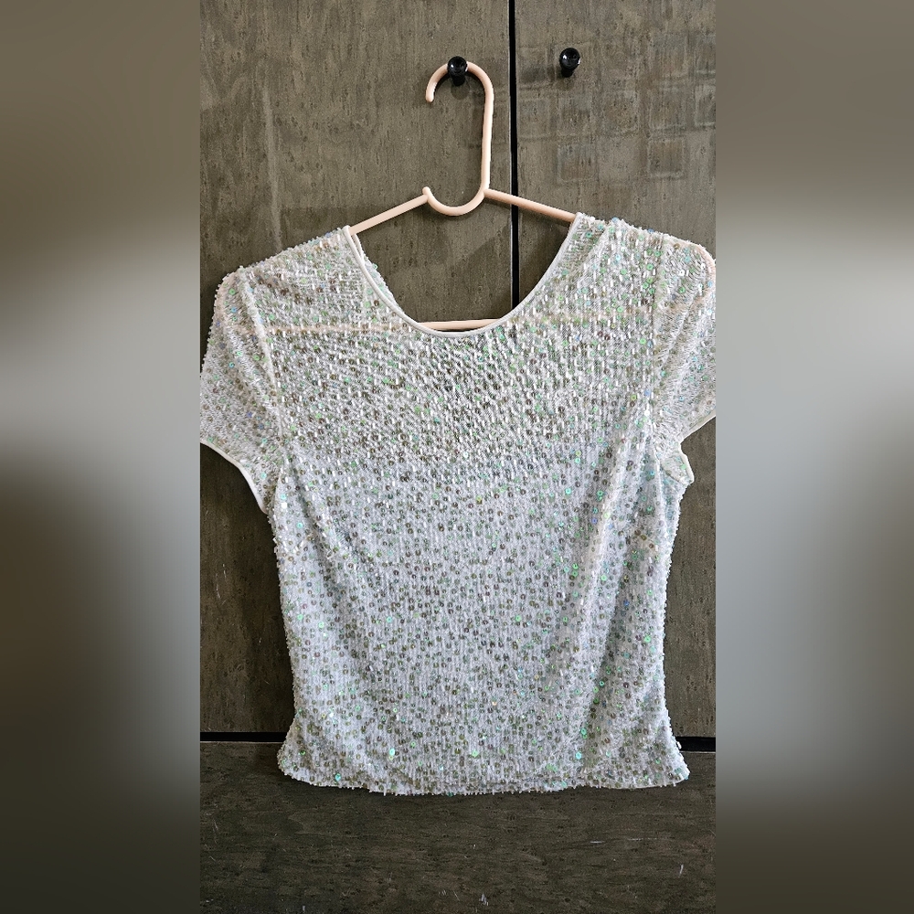 White Fitted Crop Top with Round Neckline
